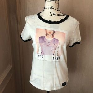 GENUINE 1989 Taylor Swift t-shirt